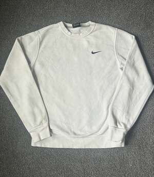 Nike Vintage White Mini Swoosh Embroidered Crewneck Sweatshirt Medium
